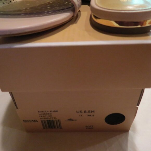 Michael Kors Shelly Leather Slides Soft Pink Lser Cut Detail Womens Size 8.5 NIB - Picture 2 of 5